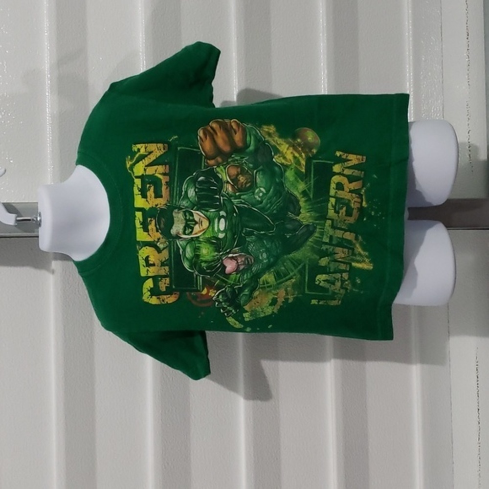 Green lantern t-shirt size 4/5‎